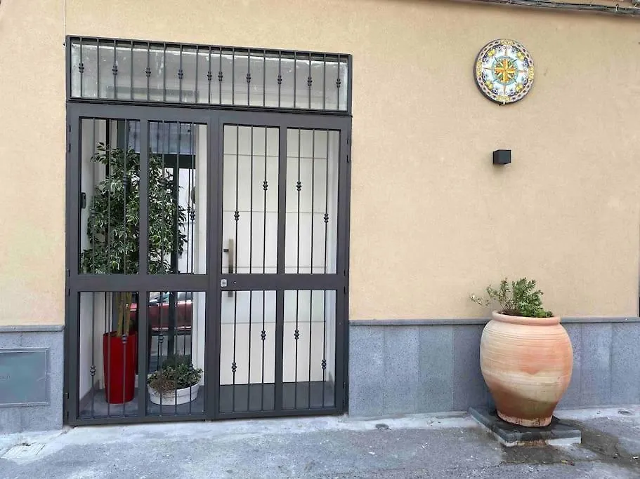 Levante Home Aeroporto di Catania Fontana Rossa Italia
